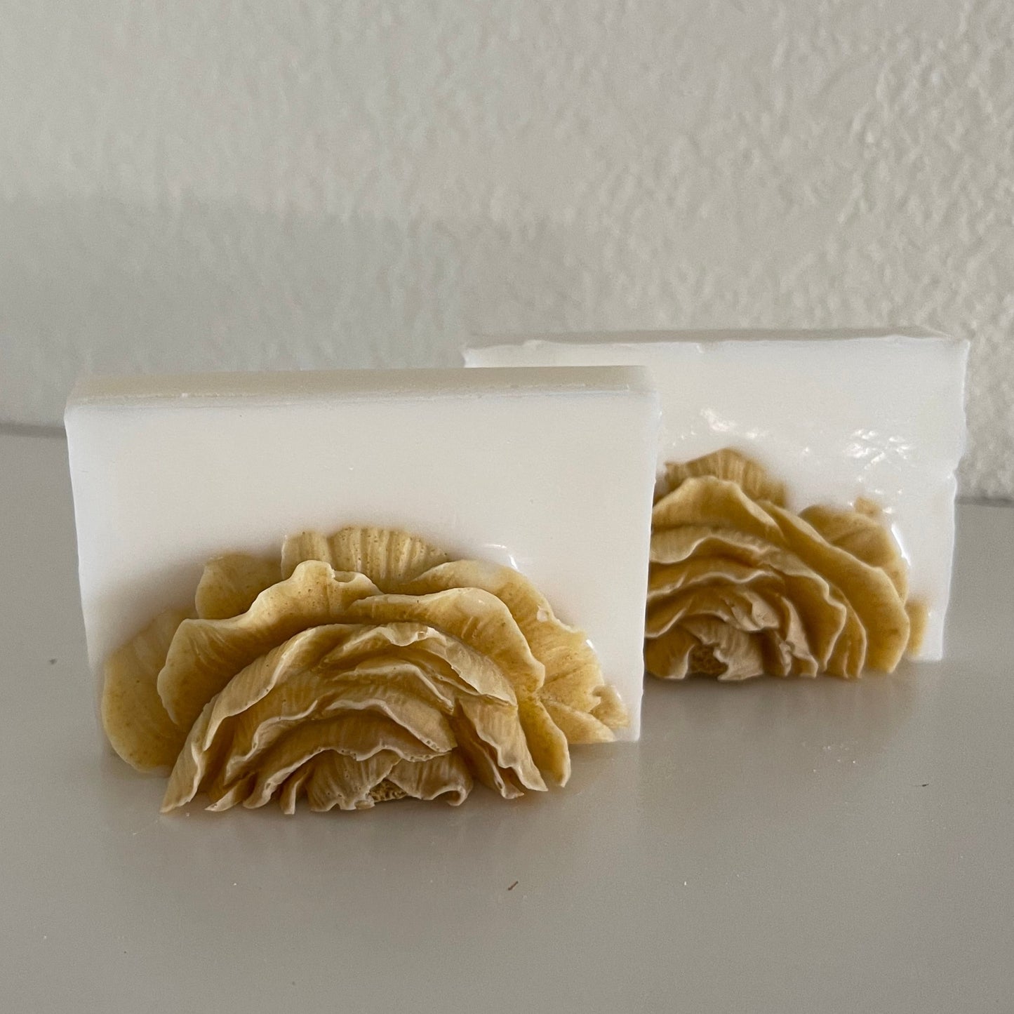 Natural Handcrafted Soap: CREAM LEMON PETALS BAR