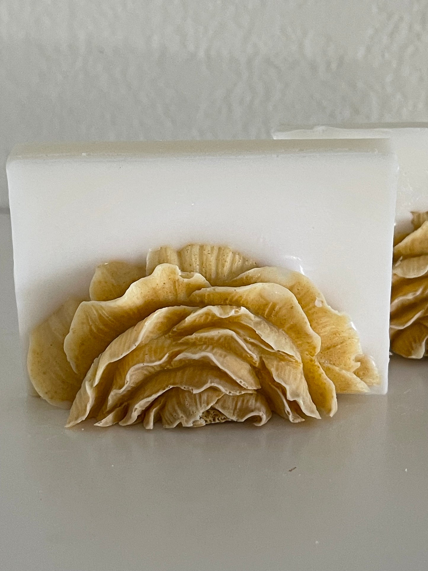Natural Handcrafted Soap: CREAM LEMON PETALS BAR